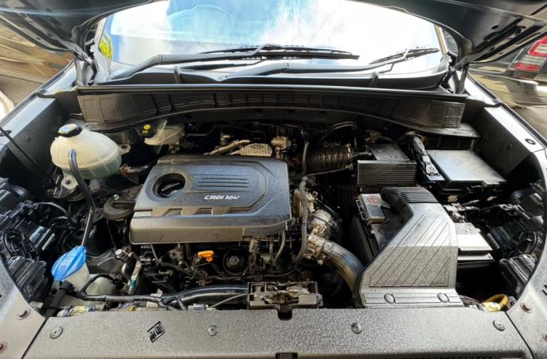 2015 (65) HYUNDAI TUCSON 1.7 CRDi SE BLUEDRIVE LONG MOT FSH 11 STAMPS! STUNNING!