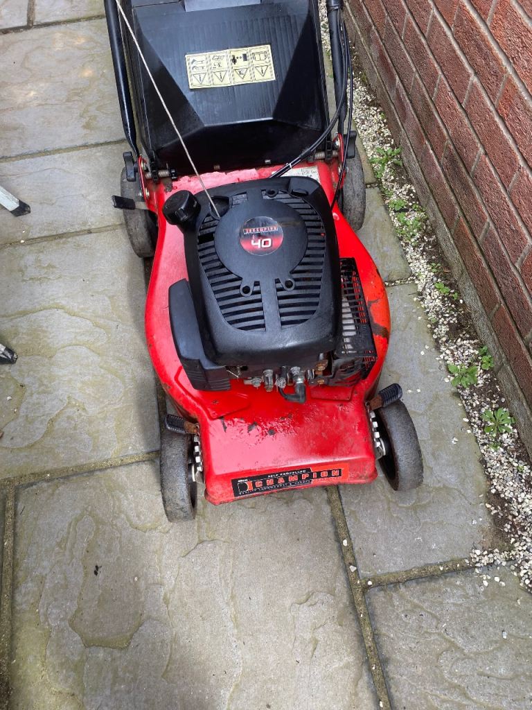 Champion Self-Propelled Petrol Lawnmower 