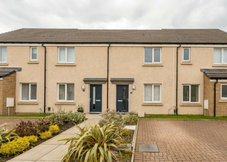 13 Kinmond Drive - Charming 2 Bedroom Property.