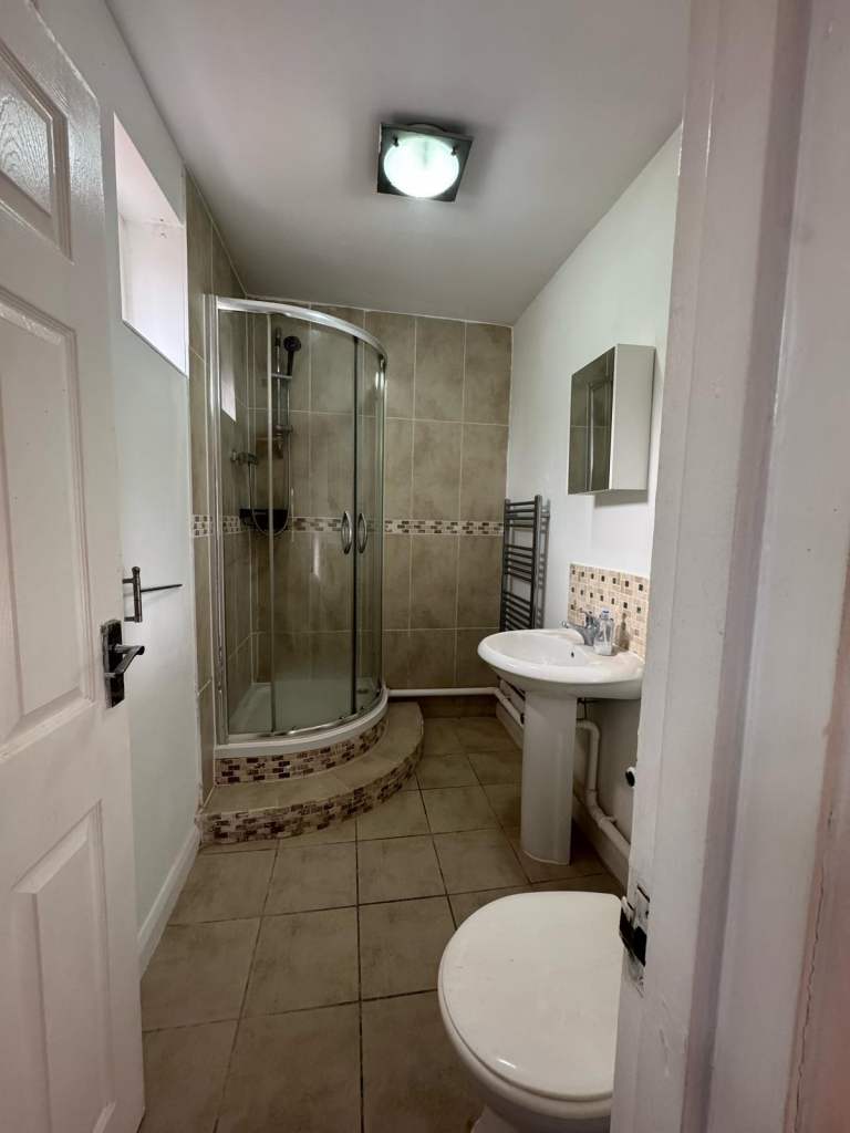 1 double room with kitchen and ensuite