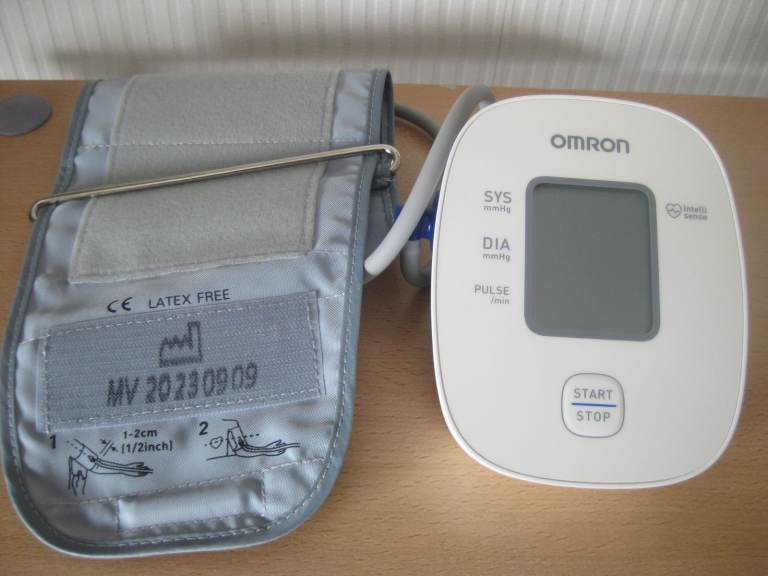 OMRON X2 BASIC BLOOD PRESSURE MONITOR 