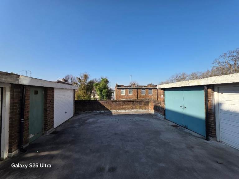 Workshop / Storage to let £200 pm