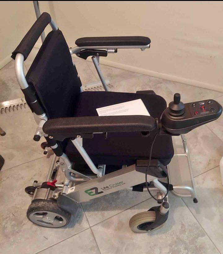 Manual folding lightweight wheelchair
