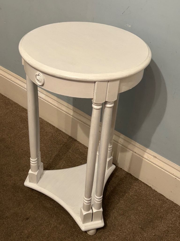 Vintage White Round Wooden Hall Table with drawer H25.5in/64cm Dia16in/41cm Good condition W033