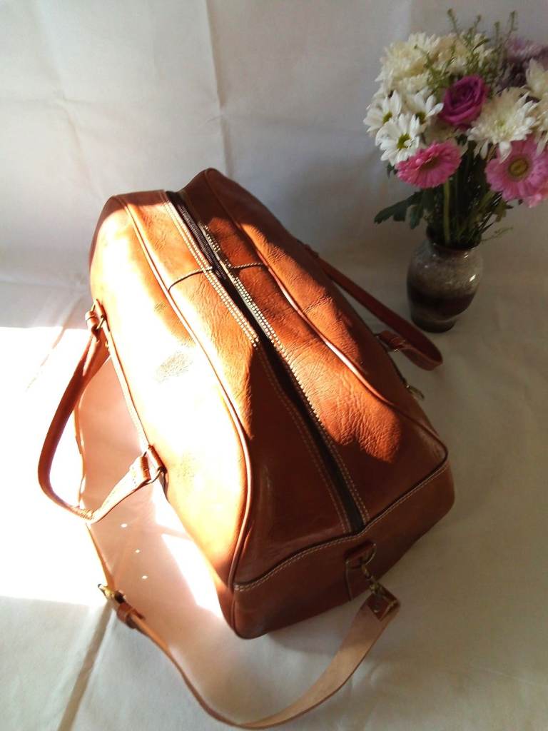 100% Genuine Leather Travel Bag Weekend Bag Gym Travel Hand Luggage ( Christmas Sale )