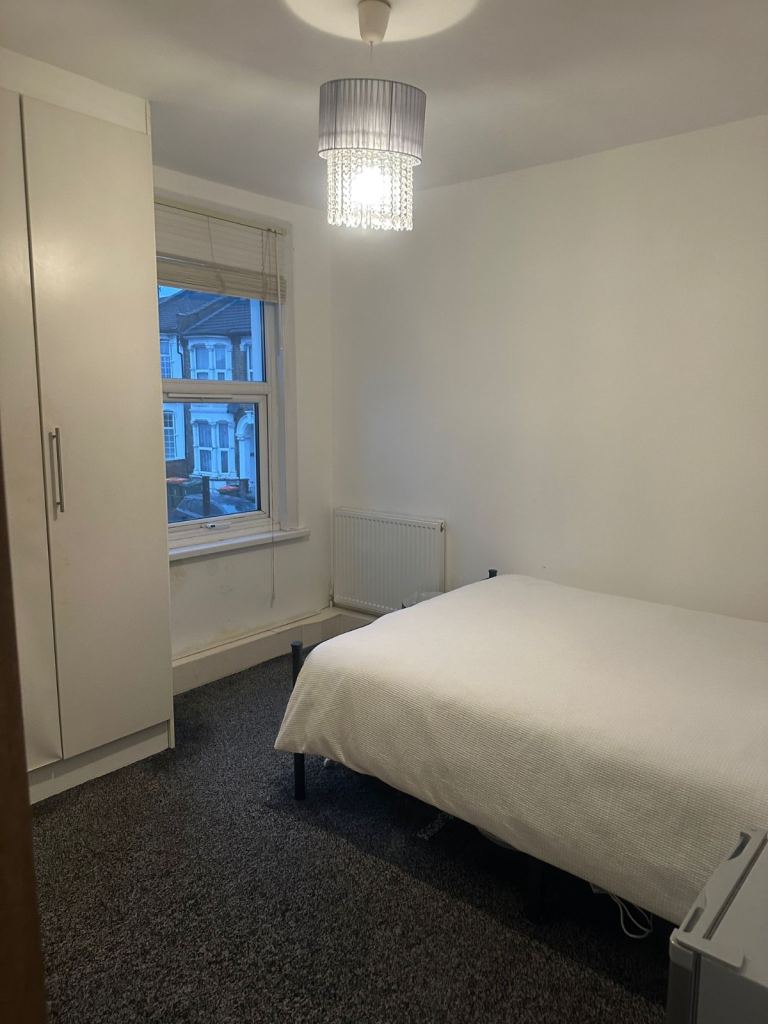 Double room in Manor Park / East Ham London E12 for £820