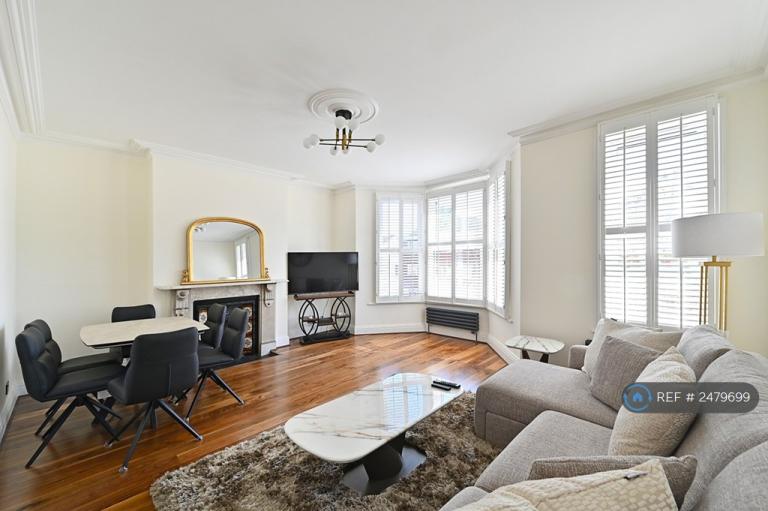 2 bedroom flat in Park Avenue, London, N13 (2 bed) (#2479699)