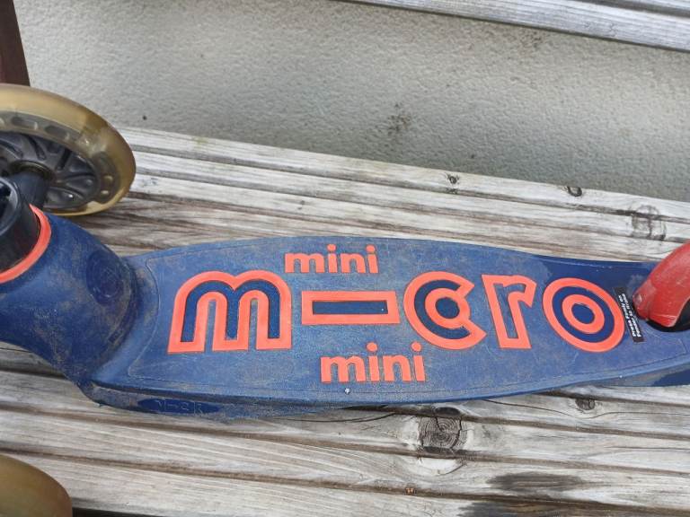 Mini micro deluxe LED scooter - ages 2-5yrs aporox