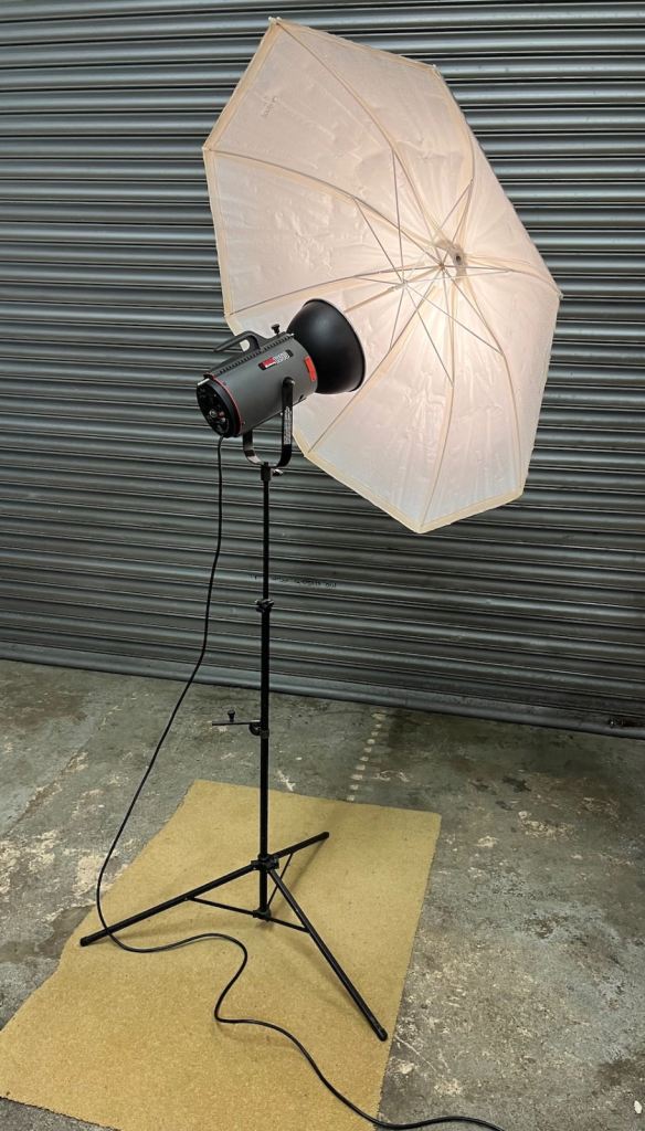 Solaflash Courtenay 1250 Professional Studio Flash Light & tripod