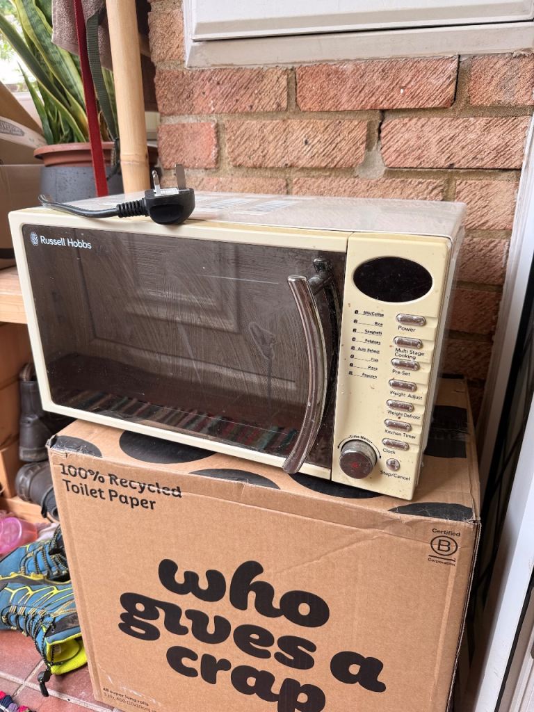Russell Hobbs Microwave Oven – Cream, Fair Condition
