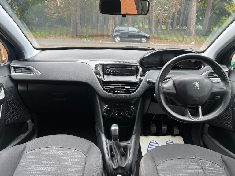 Peugeot, 208, Hatchback, 2012, Manual, 1199 (cc), 5 doors