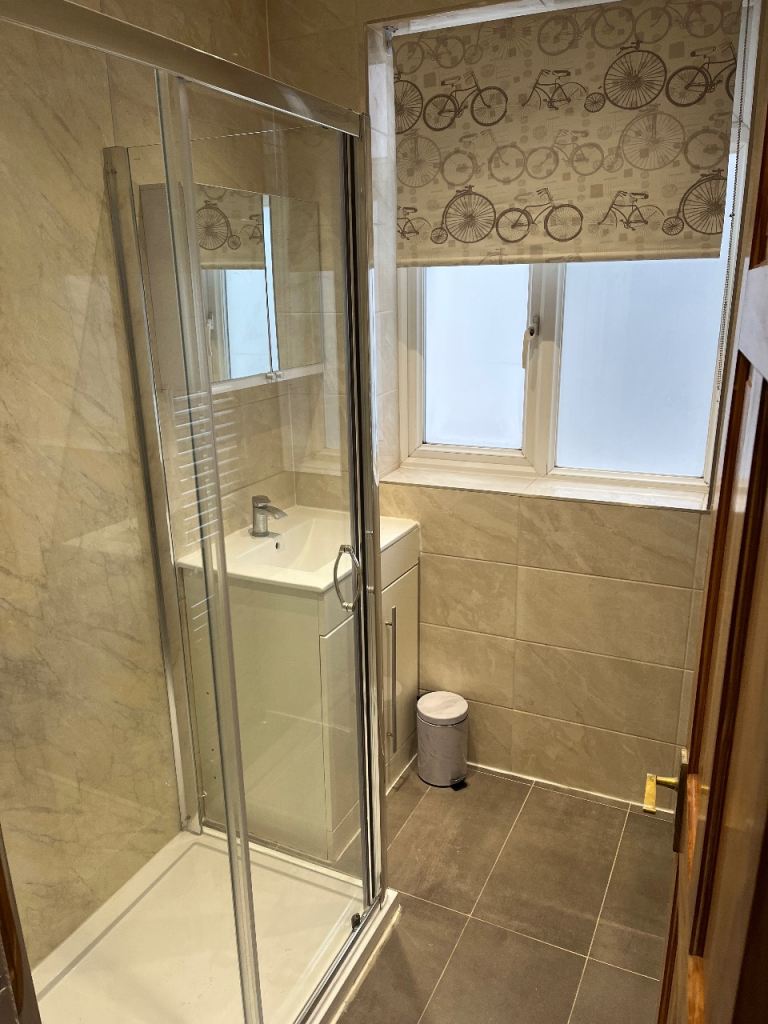 5 BEDROOMS/KINGSBURY LONDON NW9