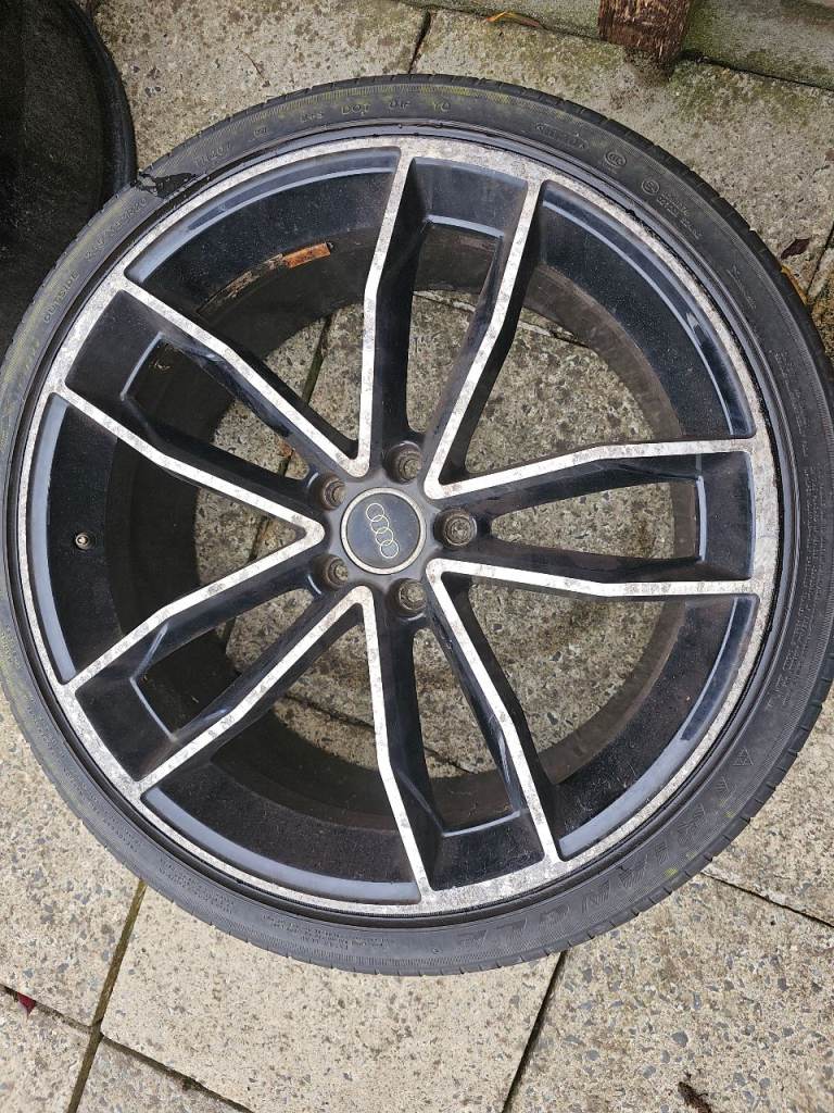 Audi a6  2 alloys wheels 