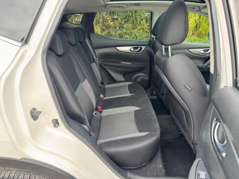 2017 Nissan Qashqai 1.2 DiG-T N-Connecta 5dr Xtronic HATCHBACK PETROL Automatic