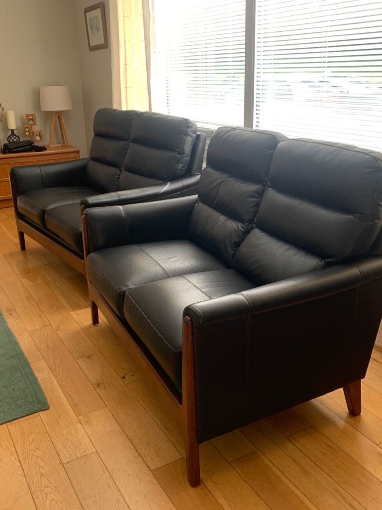 3 piece suite. Cintique Lydia 2x two seater sofas and chair black leather. like new 