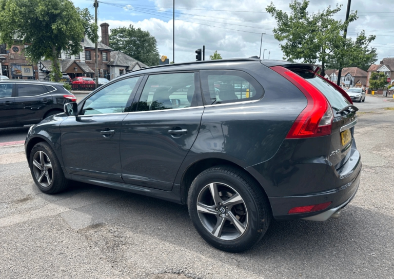 * ULEZ FREE * 2015 VOLVO XC60 2.0 D4 R DESIGN 190 BHP SUV 6 SPEED MANUAL DIESEL EURO 6 £35 ROAD TAX