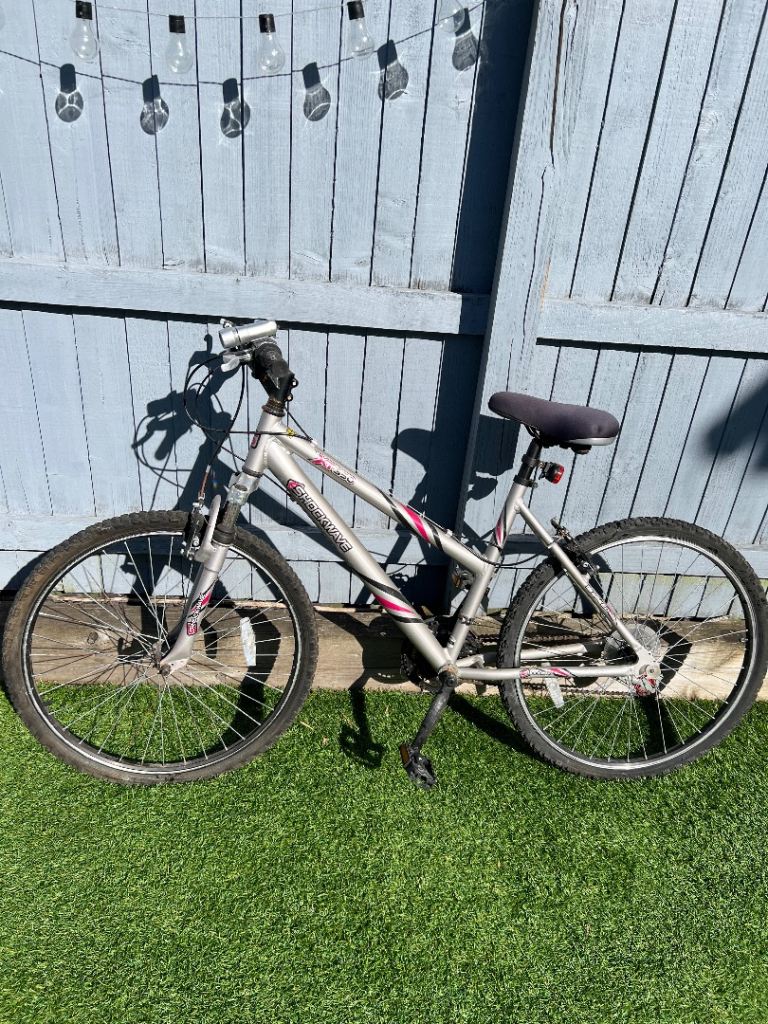 Shockwave XT350 Mountain Bike – Silver, Fair Condition