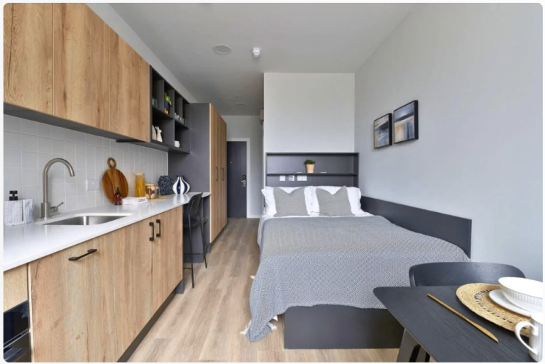 En-suite Signature Studio in Guildford - Short-Term/Long-Term Rent