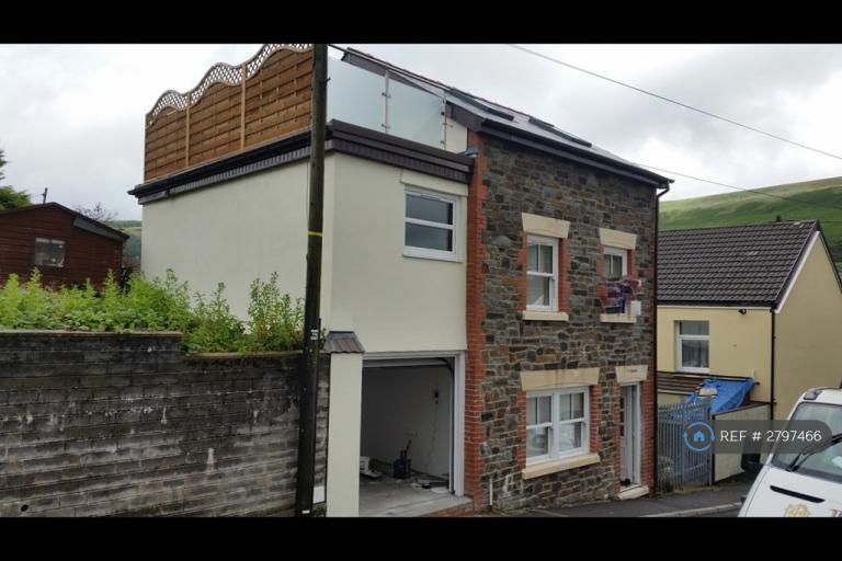 3 bedroom house in Brook Street, Ferndale, CF43 (3 bed) (#2797466)