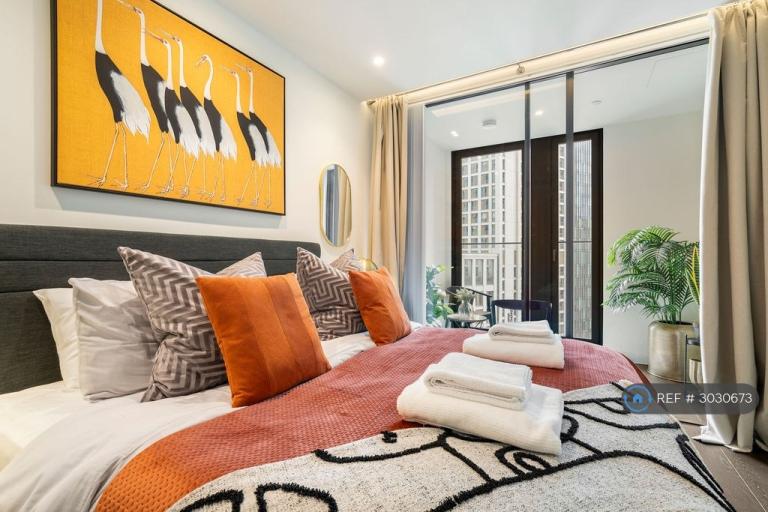 1 bedroom flat in Bondway, London, SW8 (1 bed) (#3030673)