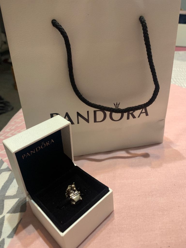 BRAND NEW GENUINE PANDORA DISNEY CHARM IN GIFT BOX & BAG