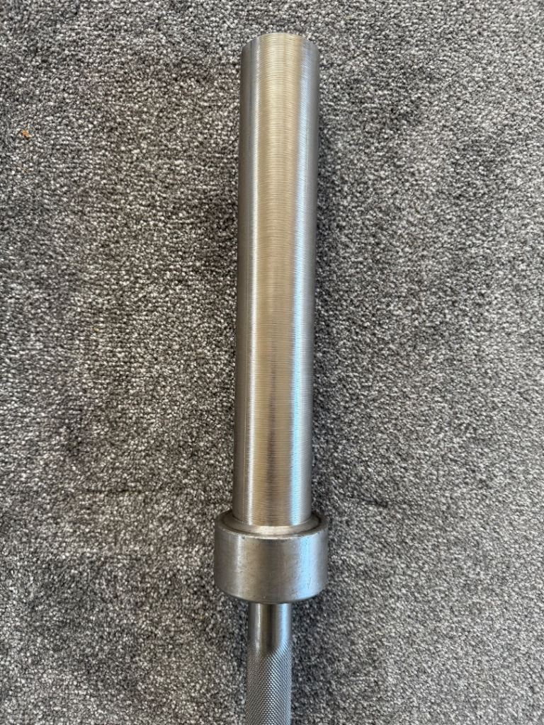 NEW 6ft 2 inch 12.5kg Olympic barbell set + 20kg trigrip weight plates (2x10kg)