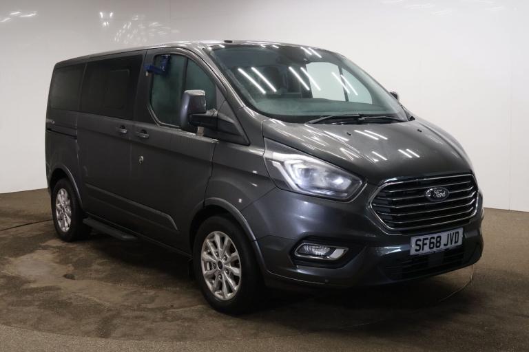 FORD TRANSIT TOURNEO CUSTOM 2.0 DIESEL 'TITANIUM' WHEELCHAIR ACCESSIBLE VEHICLE