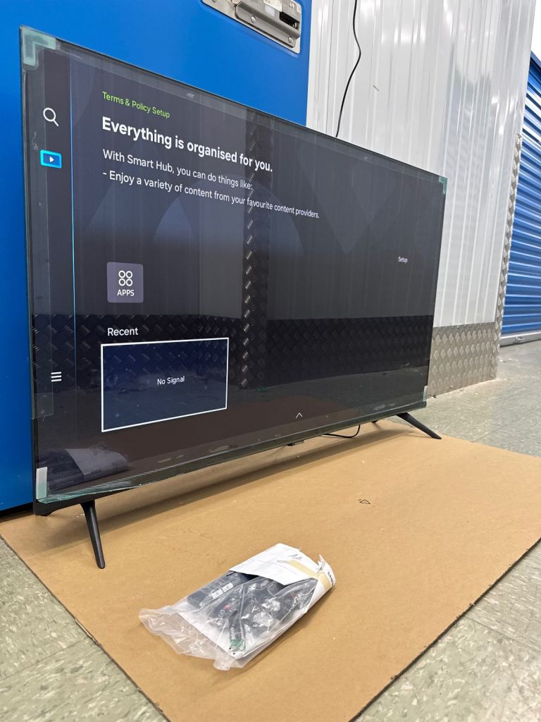 BRAND NEW Samsung 55 inch Crystal Ultra HD CU7020 4K Smart TV