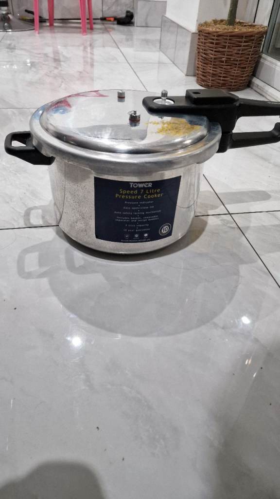 Tower Speed 7 Litre Pressure Cooker
