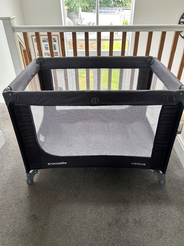 Miniuno Snoozelite Travel cot
