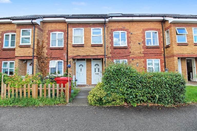 1 Bedroom Ground Floor Maisonette - Langley