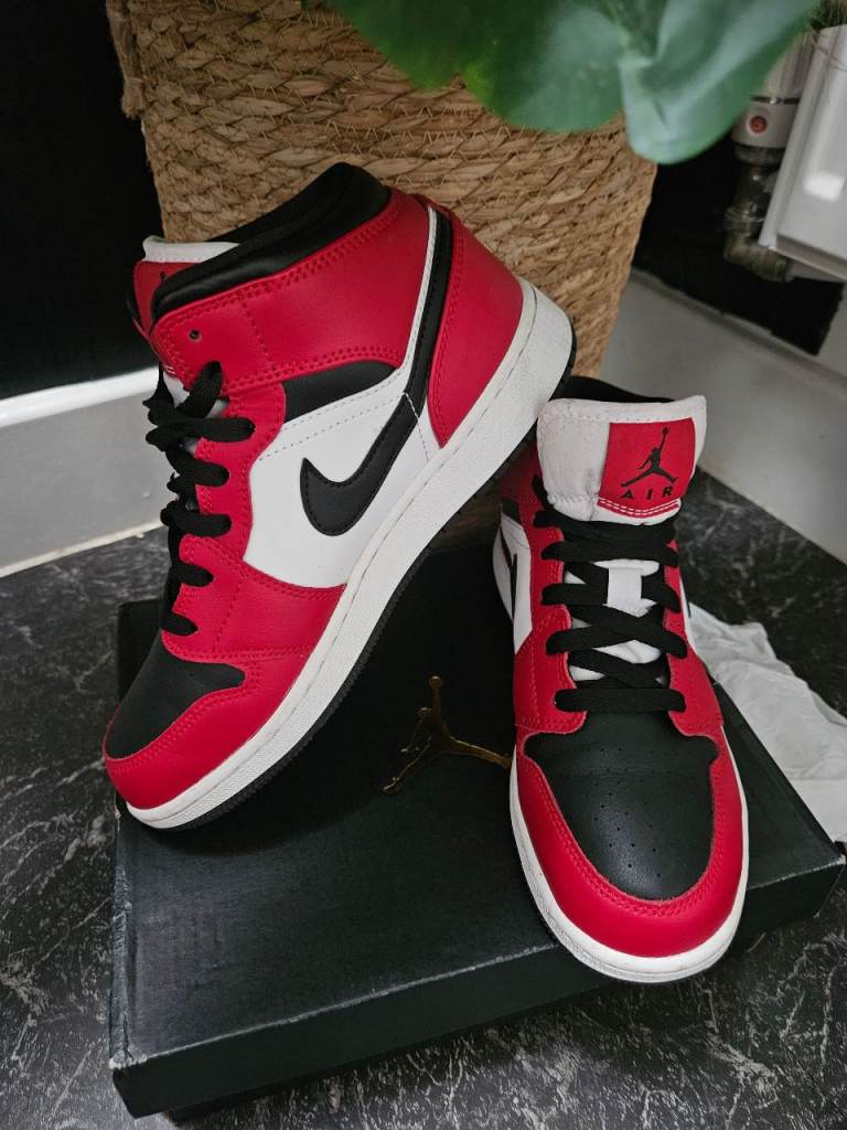 Nike Jordan 1 Mid Older Kids' Shoes - UK 5, As Good As New