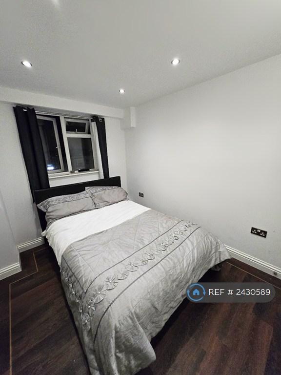 1 bedroom flat in Connaught Towers, Thornton Heath, CR7 (1 bed) (#2430589)