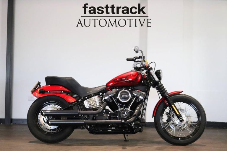Harley-Davidson Softail FXBB 1745 Street Bob - 2017 - 5K MILES - VANCE & HINES 