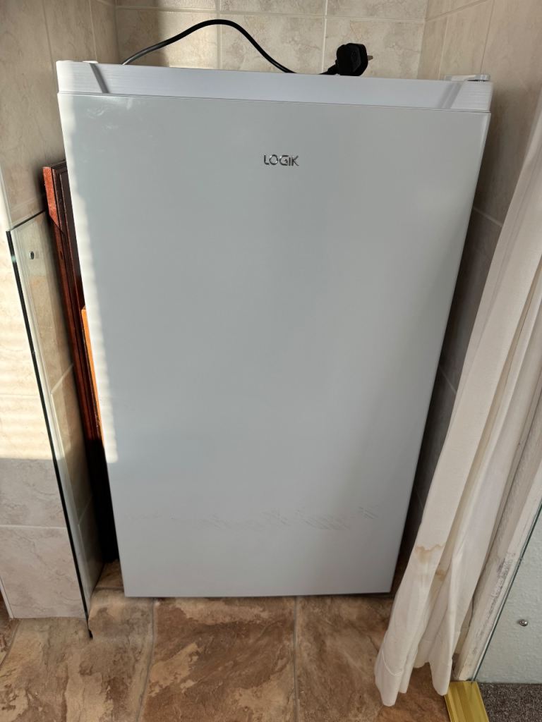 Logik undercounter 48cm fridge 1 year old reduced 