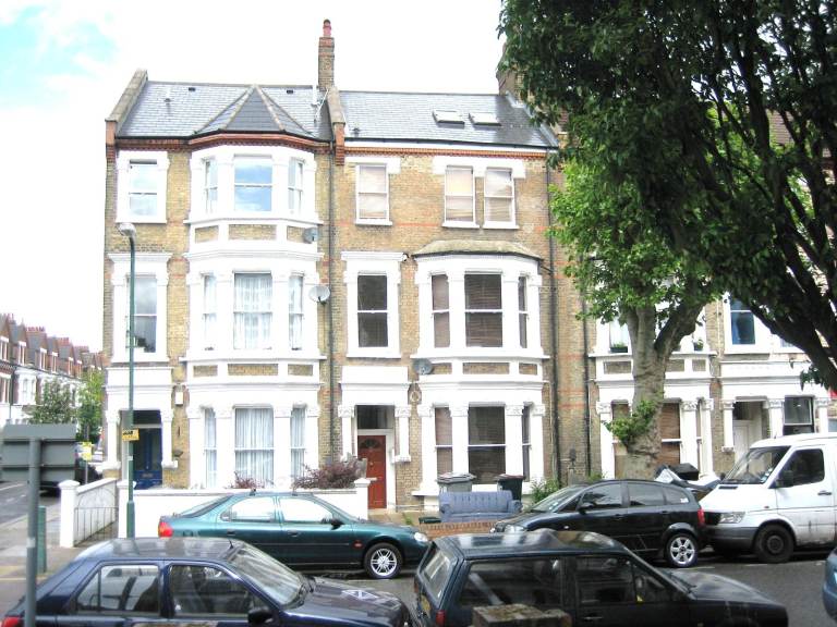 AMAZING VALUE SUPER 1 BEDROOM FLAT NEAR KILBURN ZONE 2 TUBE, OVERGROUND & 24 HOUR BUSES  & SHOPS 
