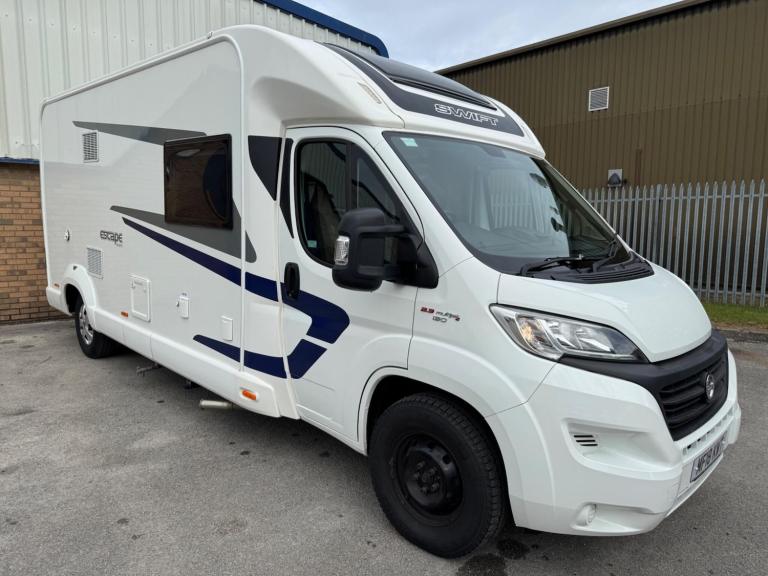 SWIFT ESCAPE 695 - 2017