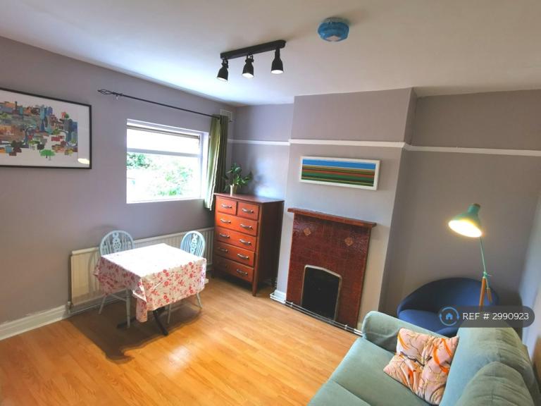 5 bedroom house in Tunnel Avenue, London, SE10 (5 bed) (#2990923)