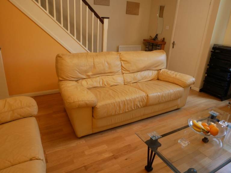 Tivoli 3 seat plus 2 seat leather sofas. FREE collection only for Sale