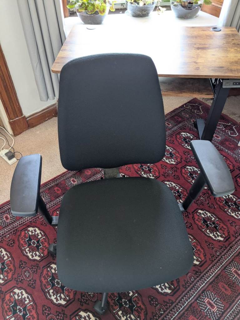 Premium Office Chair - Boss Design - Model: Lily + Free Footrest