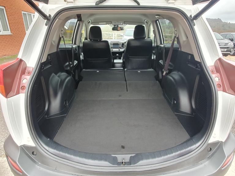 2015 Toyota RAV4 2.2 D-4D Invincible SUV 5dr Diesel Manual 4WD Euro 5 (150 ps)