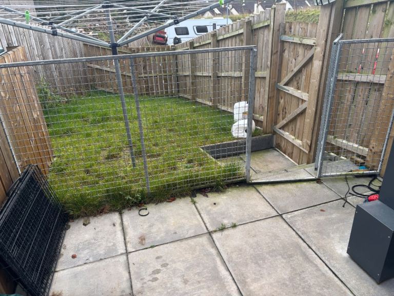 Dog pen £200