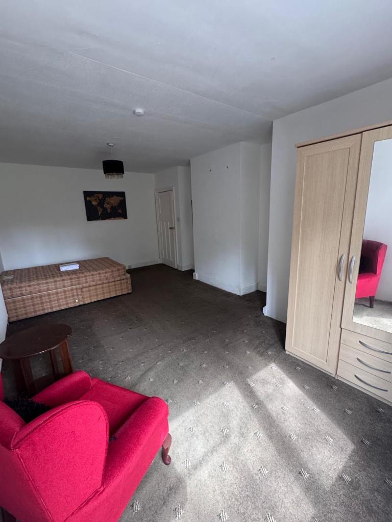 Very Large Double Room to Let/Share