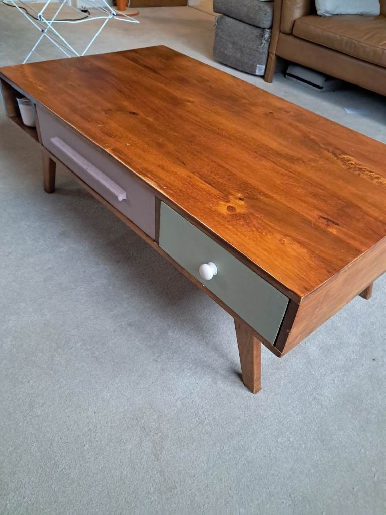 Oliver Bohnas Coffee Table