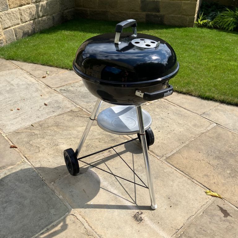 Weber Charcoal Kettle BBQ, with two free folding garden chairs