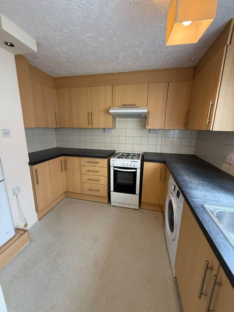 BEAUTIFUL SPECIOUS 1 BEDROOM FLAT FOR RENT IN HOUNSLOW 