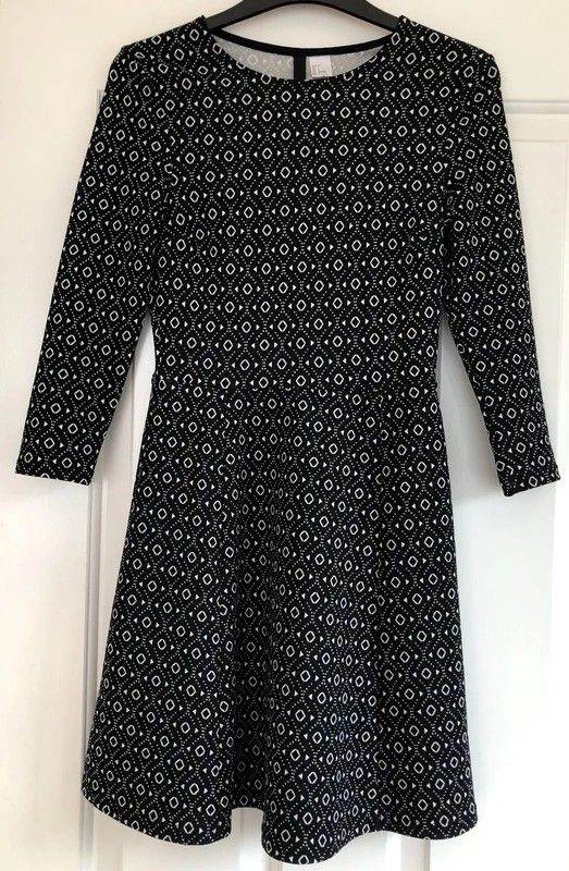 H&M Divided long-sleeved skater dress black/white geometric pattern, UK 6 VGC ONO