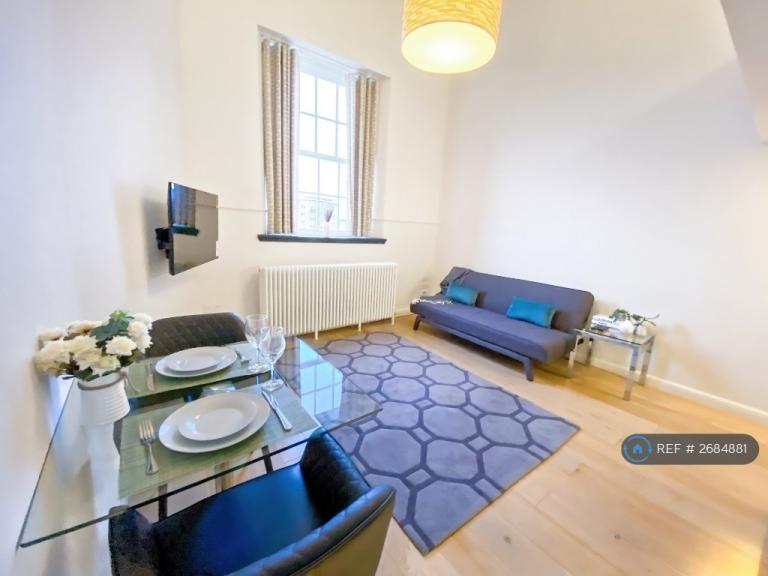 Studio flat in Mcdonald Road, Edinburgh, EH7 (#2684881)