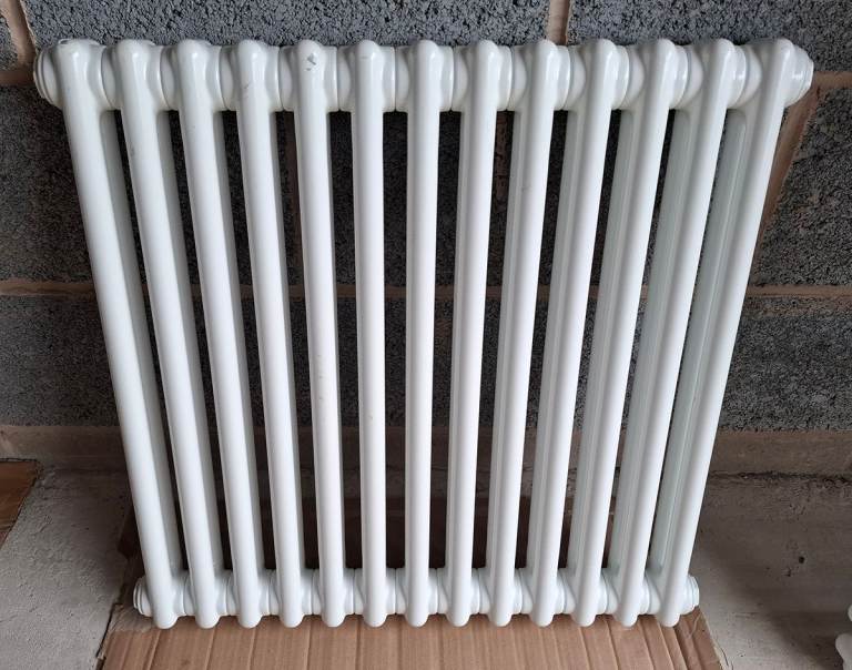 2 Column Radiator 600mm x 628mm (2009BTU) - Scratched