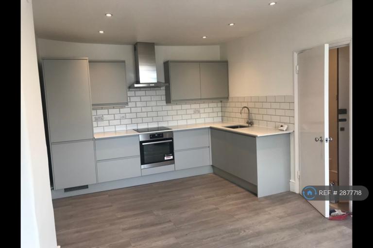 2 bedroom flat in Boundaries Road, London, SW12 (2 bed) (#2877718)